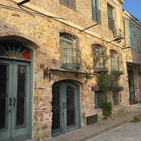 Tarihi Dokusuyla Otantik Taş Ev Ayvalik