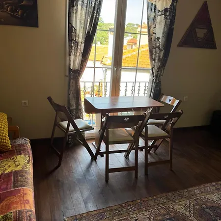 Tarihi Dokusuyla Otantik Taş Ev Apartment