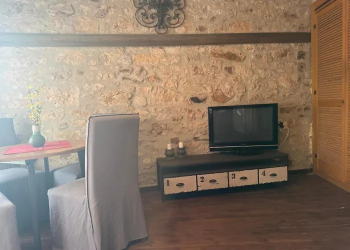 The Old Stone House Апартаменты Айвалык